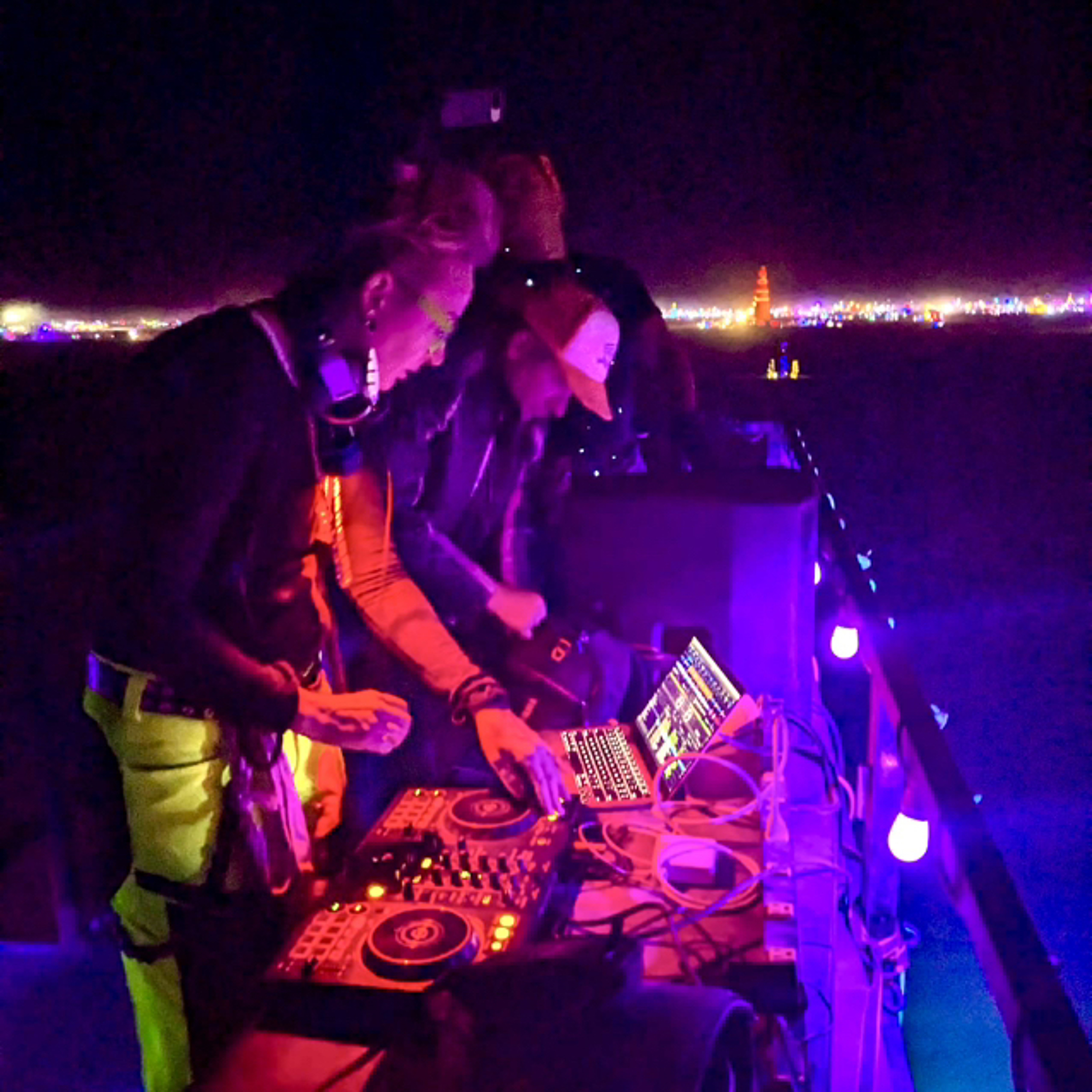Ep 253 - kaPOWski On Coat Check Live@ Burning Man - Starlight Thursdays Episode 253 episode artwork
