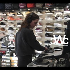 Vibing & Shopping at WCC W/ Saci
