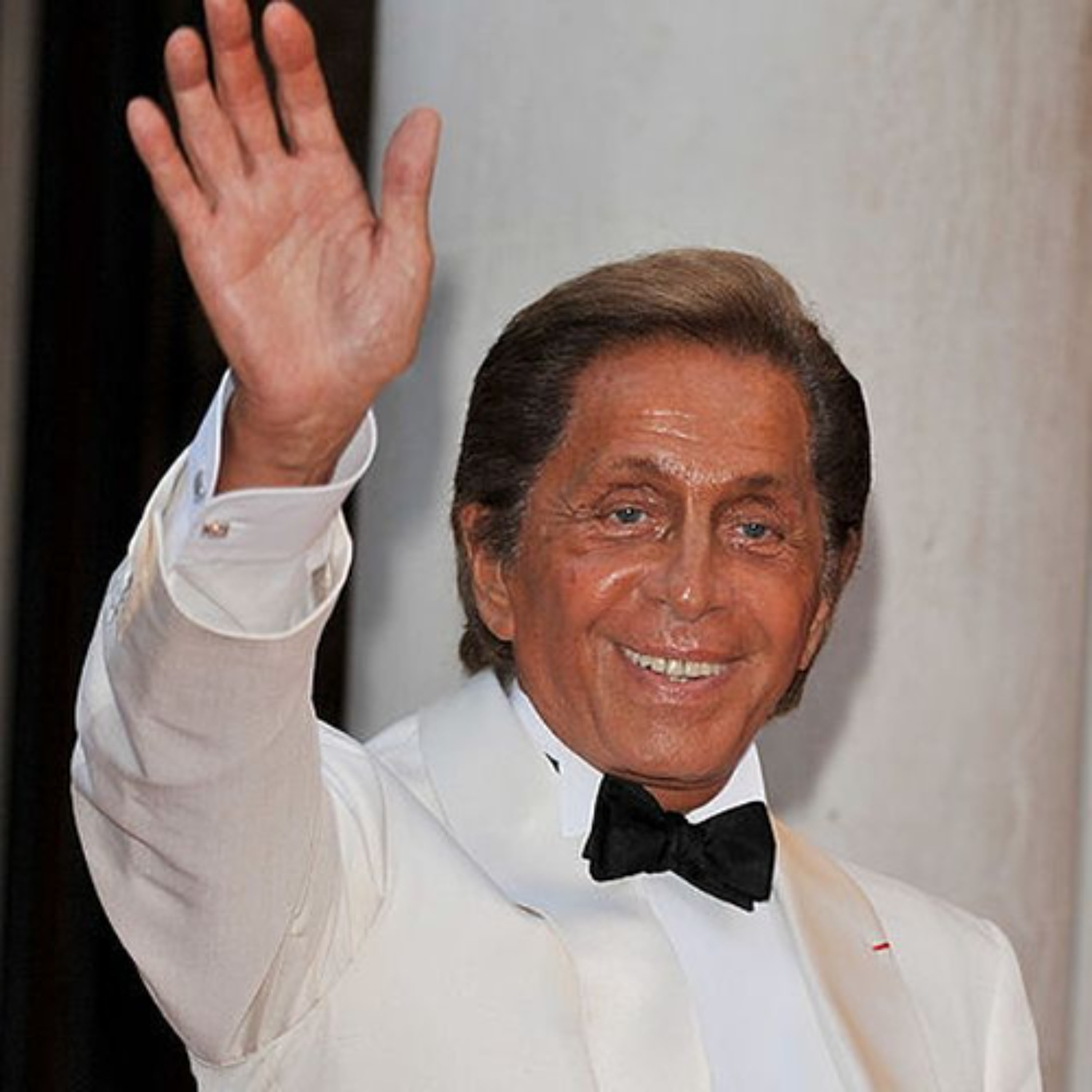 Italian fashion designer Valentino dies aged 93 🕊️ episode artwork