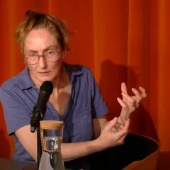 Felicia Zeller: Die Poesie der Aktenstapel