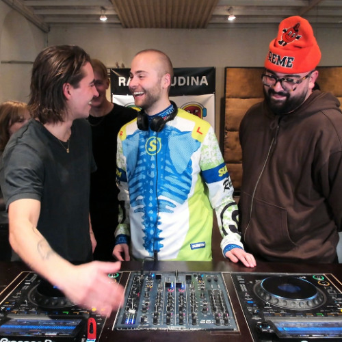 iamluie - i play what i want | Radio Rudina