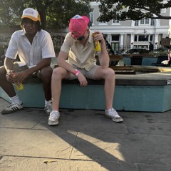 Does PKT play dye?