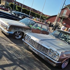 I soffan under en filt.