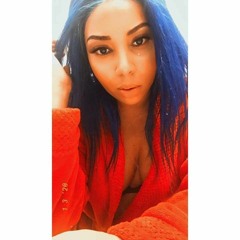 Queenie La'Rouge : Lip Gloss Remix