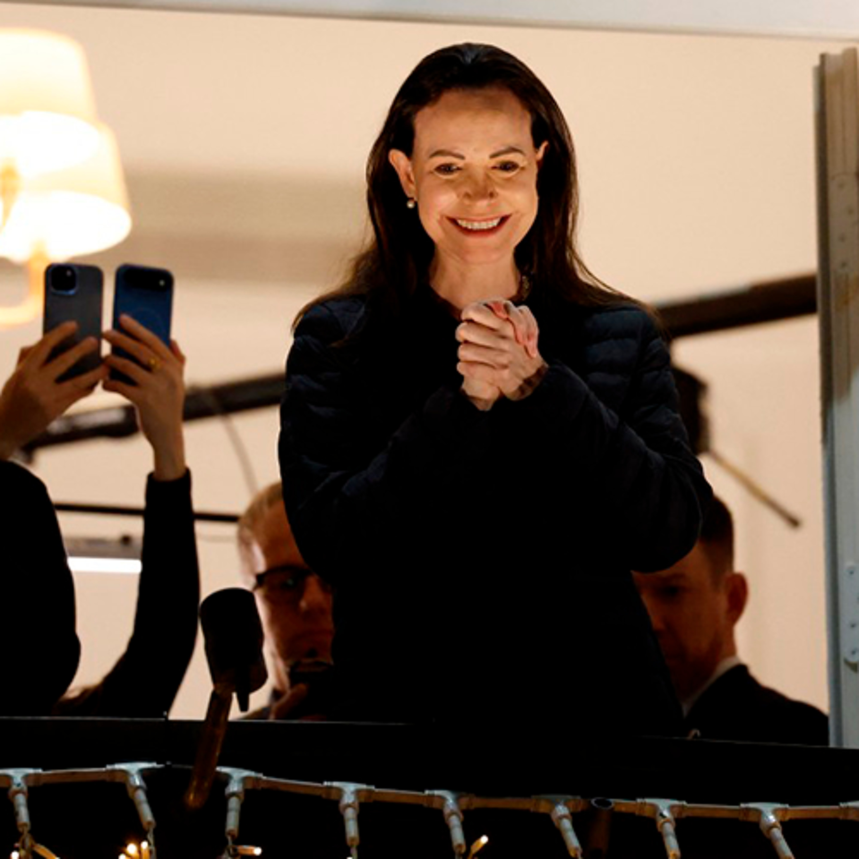 11-12: Corina Machado recibe el Premio Nobel de la Paz. 11-12: Corina Machado recibe el Premio Nobel de la Paz.