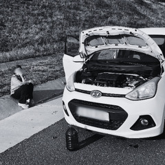 DAMAGED HYUNDAI ON THE HIGHWAY