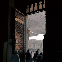 ‎⁨قَالَ لَا تَخَافَآ ۖ إِنَّنِى مَعَكُمَآ أَسْمَعُ وَأَرَىٰ⁩
