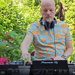 Chill Garden Corner - Hypnotic Techno Garden Set - Very relaxed, hypnotic, and driving