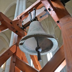 Klosterkirche Nienburg, Zuckerhut-Glocke im Kirchenschiff