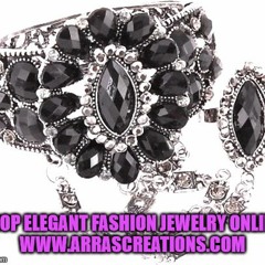 Online store with a large collection of American and Indian traditional fashion jewelry.