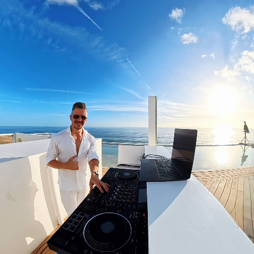 Afro Deep Melodic Tech House Rooftop Sundowner by JulesTonic