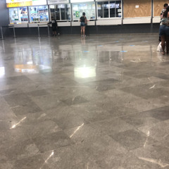 Minha garganta arde enquanto eu vomito palavras