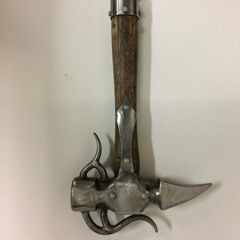 tao me olhando de longe