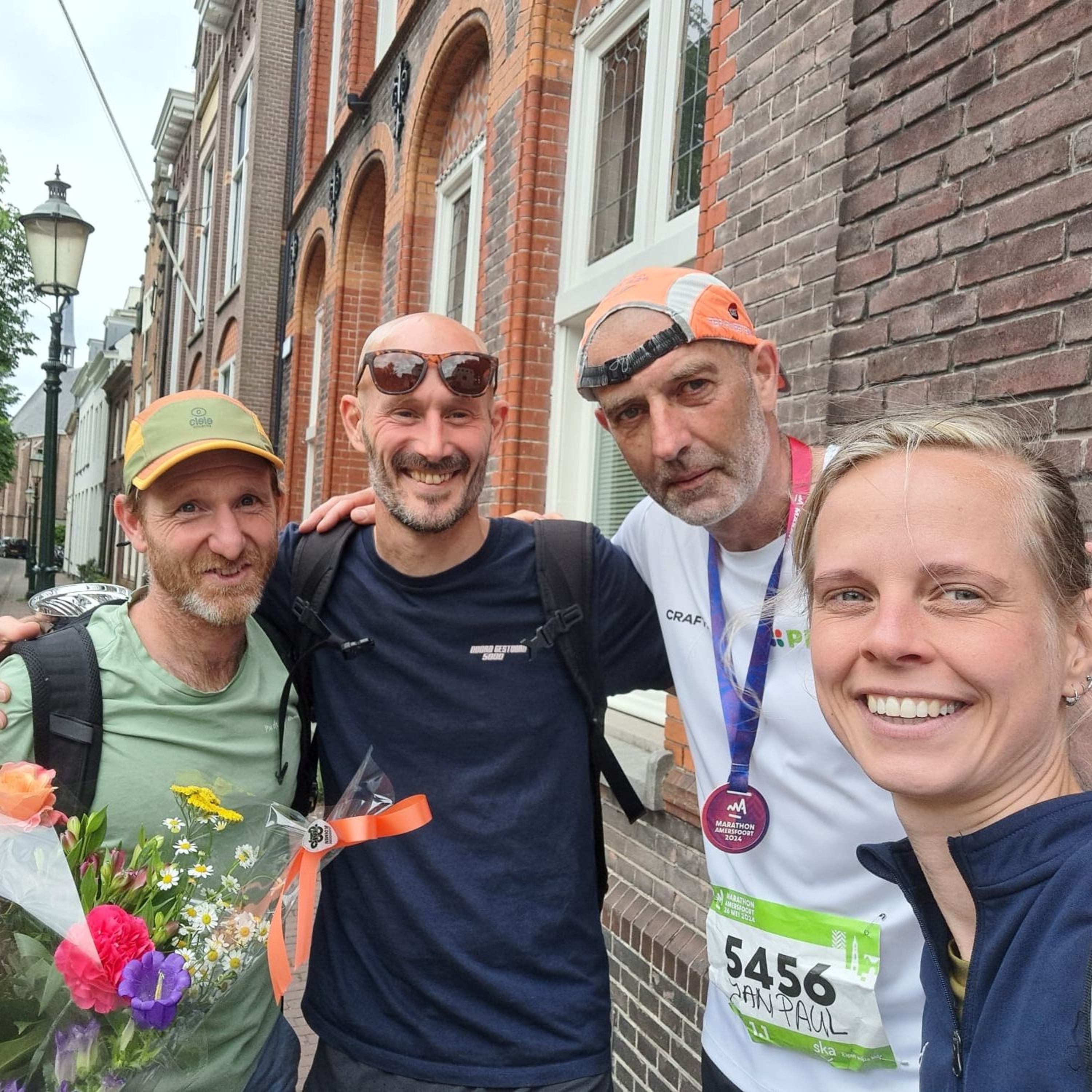 Klaas en Koen lopen weg