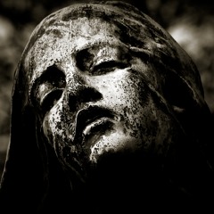 Comme pour leurrer les regards et cette odeur de cadavre