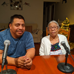 Efraín y Elena Regina M. conversing in Akateko ‒ Aquí en Chicago ‒ Dec. 2, 2023