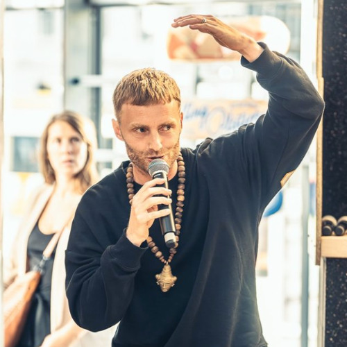 Sliding, gliding, grinding ladies