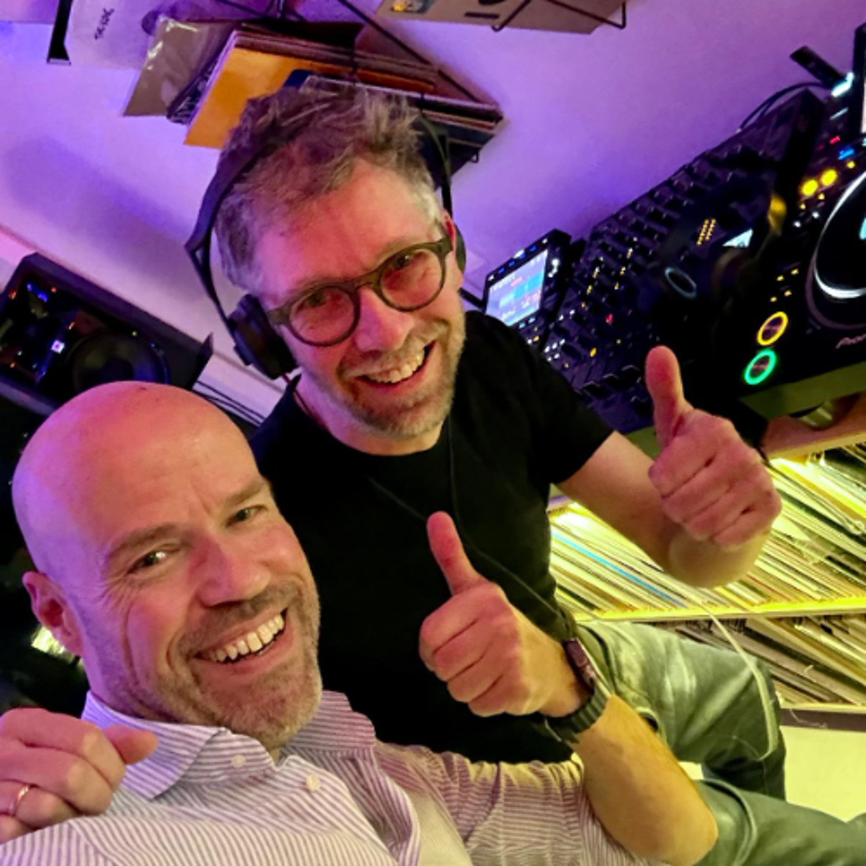 De Vrijdag Nacht Dienst gemixed door DJ Duo The Chemistry Survivors