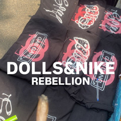 LAS DOLLS Y LAS NIKE