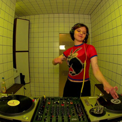 Rosa Red – Café Soda Showcase at HÖR, April 2025