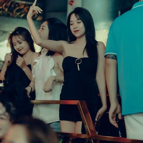 Please Tell Me Why (Future Remix) played by Dj Nkim in Hey Club 2018.