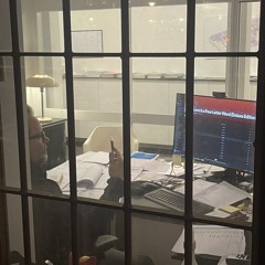 Hej igen, Katrin och Samuel har sålt sin lägenhet, jag chillar nere vid porten. Hör av er!