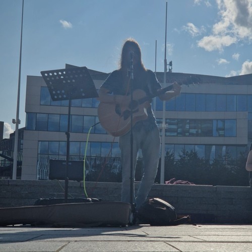 No good in this neighbourhood (Live busking)