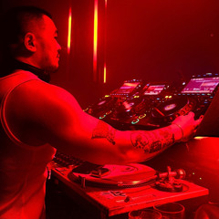 SNUG X PEACH @  SAVAGE