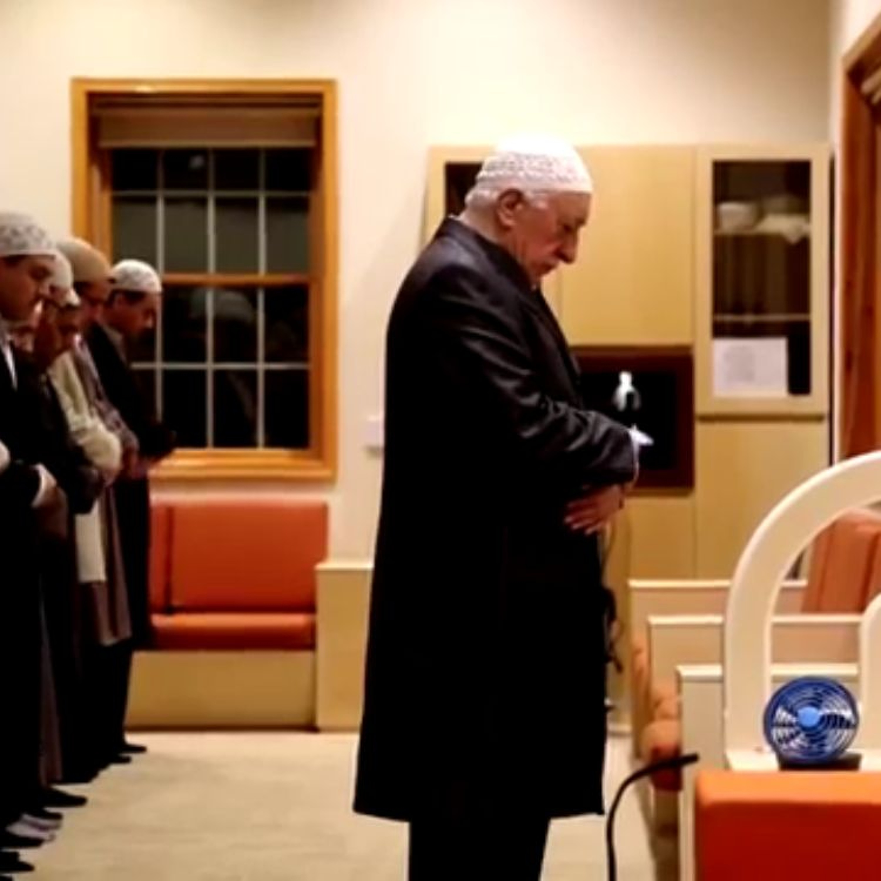 2012-11-09 Hocaefendi NAMAZ Kıldırıyor - M. Fethullah Gülen Hocaefendi episode artwork