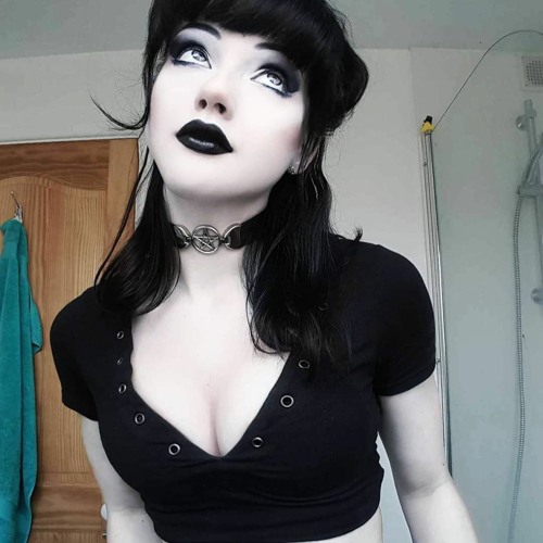 Hot Goth Girl