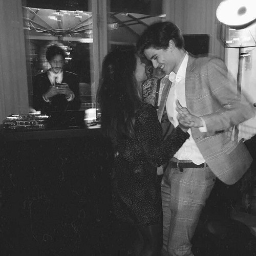 الهوى عود يبيني ..