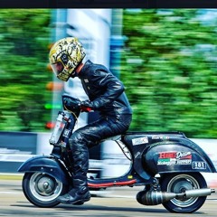 ESA RISTY - MUNDUR ALON-ALON