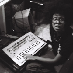 HOLDIN' ON 2 A GH0ST