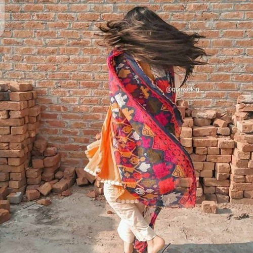 Dil Tor Ke hansti ho mera