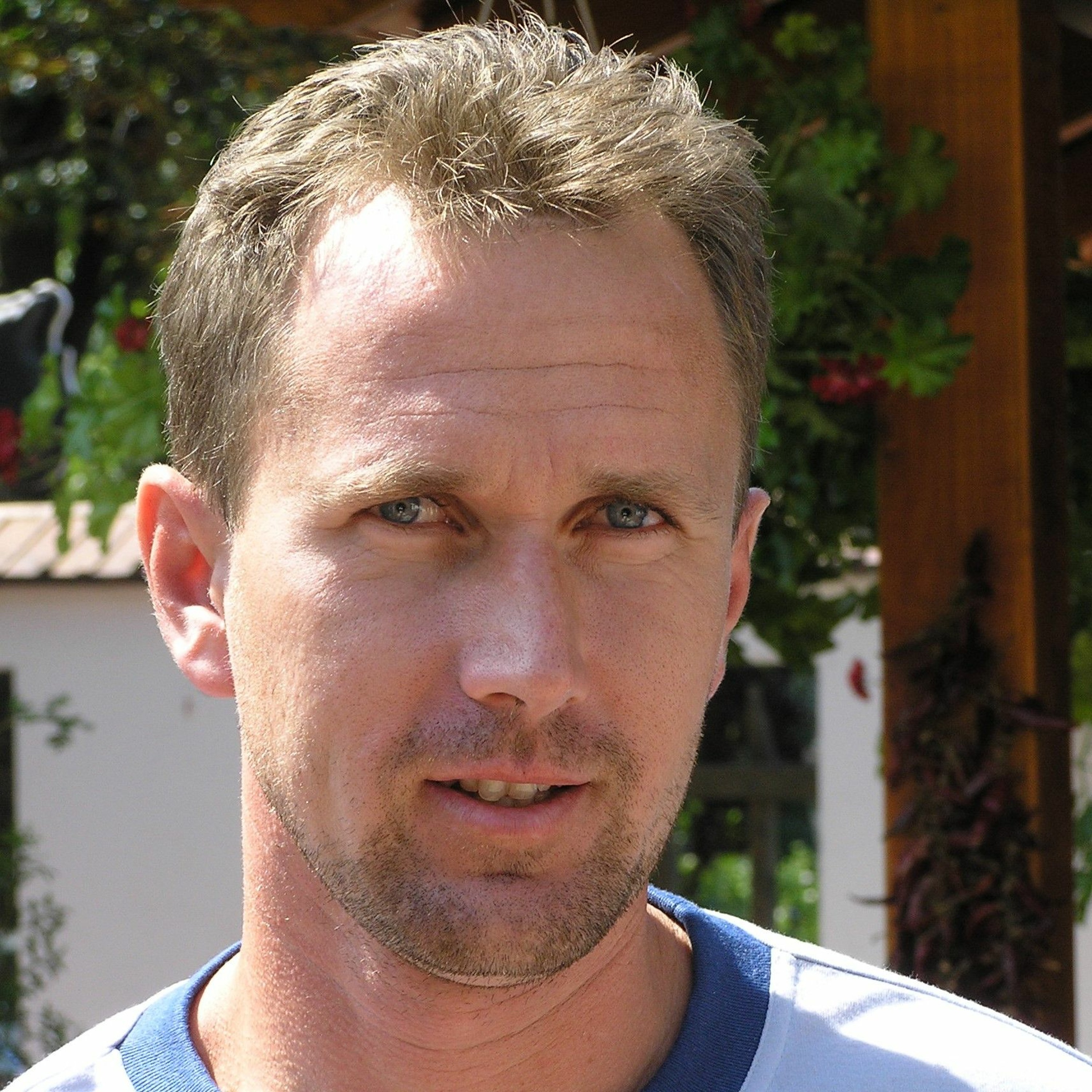 Gumicsizma és Okosteló