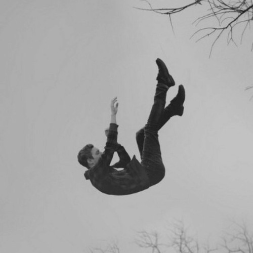 سقوطٌ مُر - للشاعر أحمد الصيعري