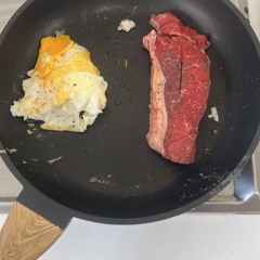 Steak and egg for brekky 😉