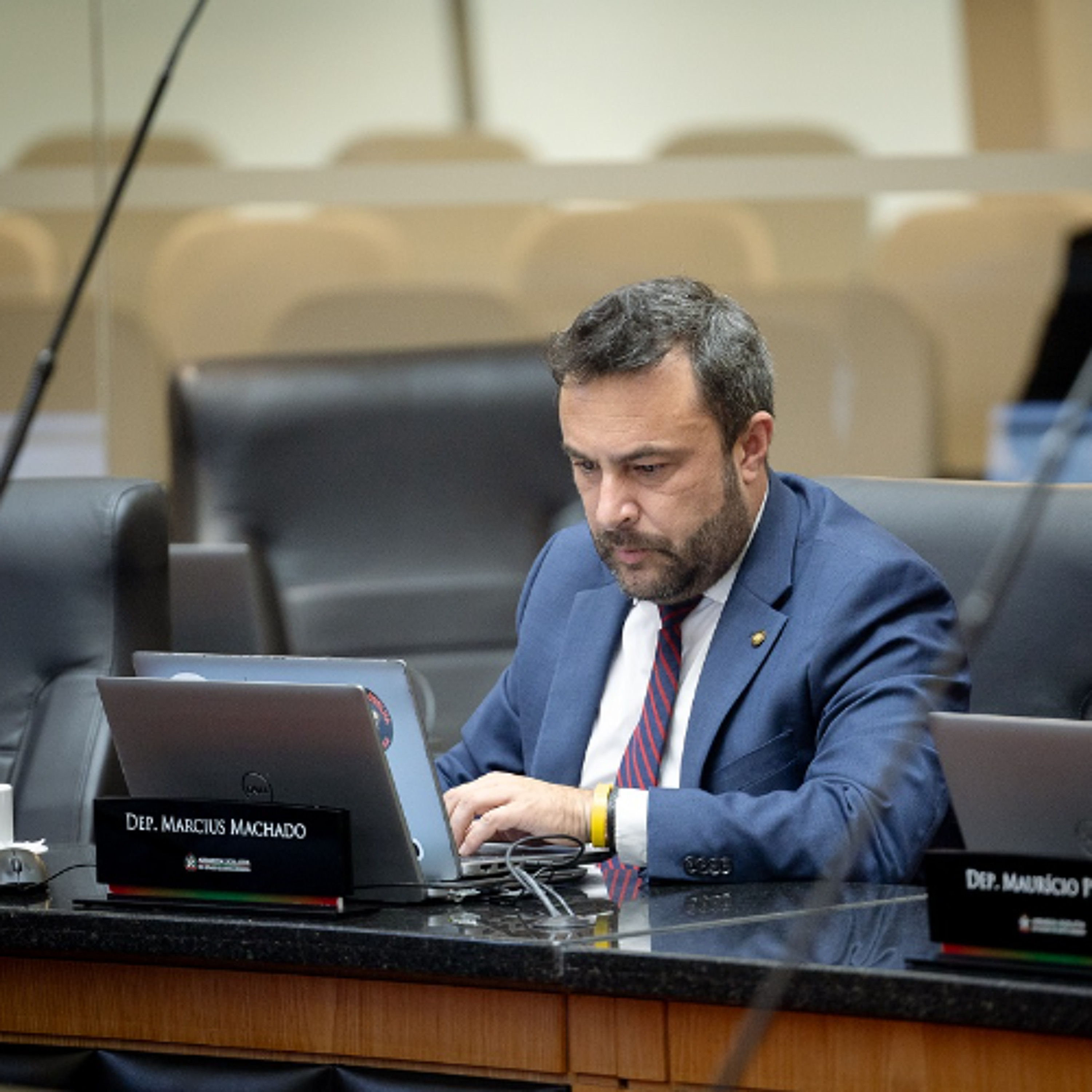 Alesc aprova projeto que garante presença de pais em atendimentos médicos de crianças episode artwork