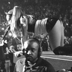 omg 🤭 look at her 🍑