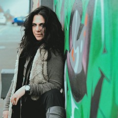 FEATURE INTERVIEW: SARI SCHORR AT THE LAKE