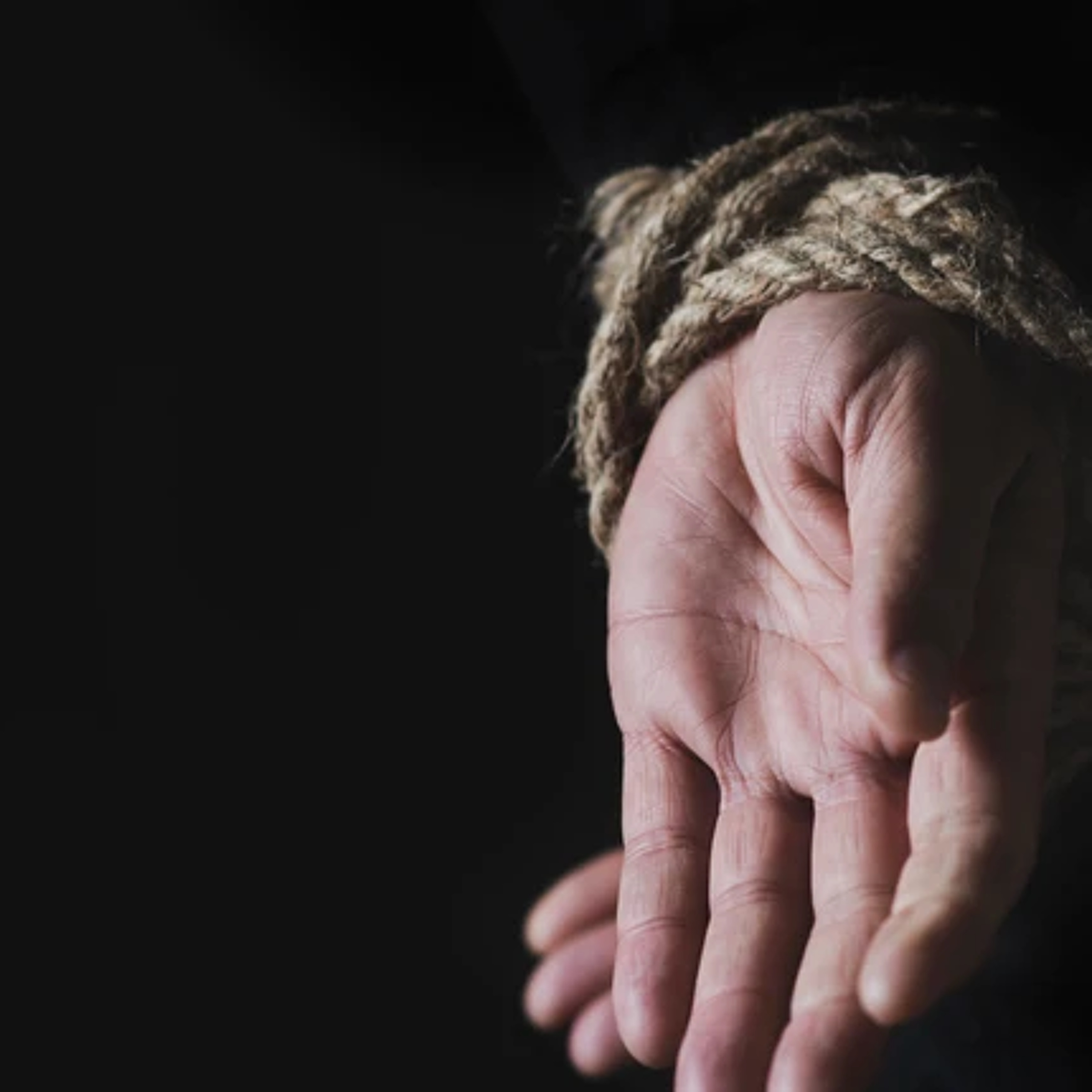 Сексуалізоване насильство щодо чоловіків у катівнях на ТОТ: як працює російська система episode artwork