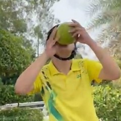 Nhạc Bá Tần Uống Nước Dừa