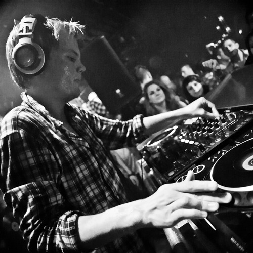 Kings Of Tomorrow - Finally (feat. Julie McKnight) (Avicii Bootleg)