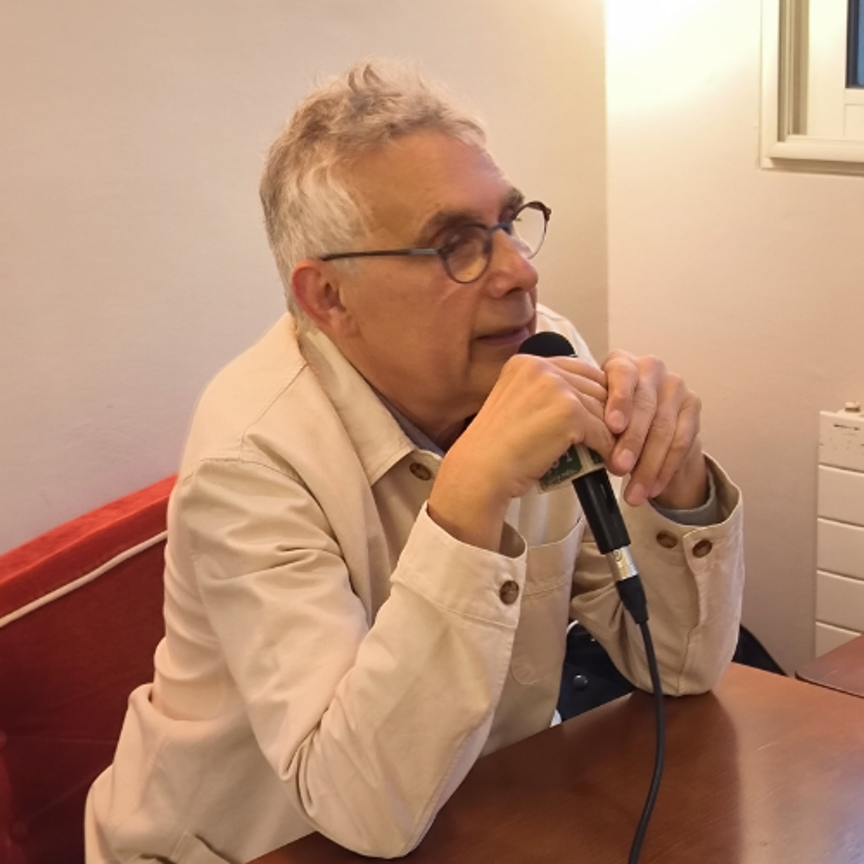 Le RDV Littéraire Le Charlisme Daniel Schneidermann aux éditions Le Seuil episode artwork