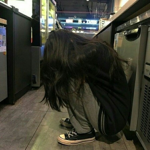 quick look side eye head tilt as you go by