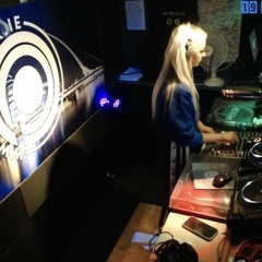 KAYCEE -  Live On PHEVER Radio For Girls On Top (Techno & Breakbeat)