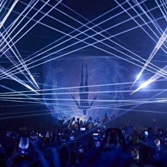 Berq - Rote Flaggen Techno Bricemix