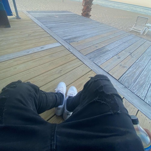 Dozin Off (ft. R2F Naz)