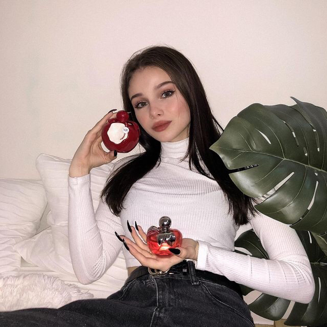 Үлкен письки бар жалаңаш әйелдер