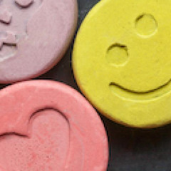 Sneaky-D // CLOSE TO MDMA